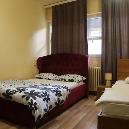 Moon Hostel Pristina Exterior photo