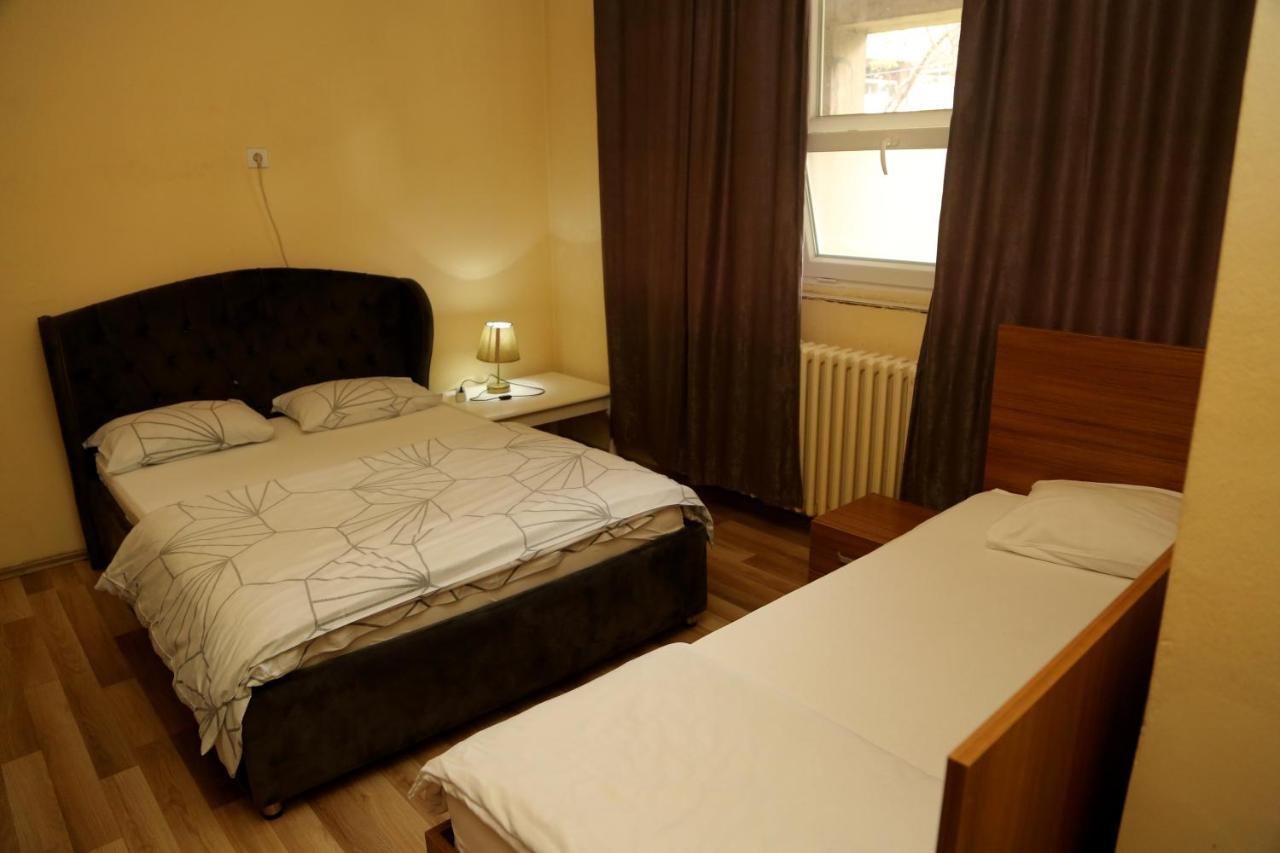 Moon Hostel Pristina Exterior photo