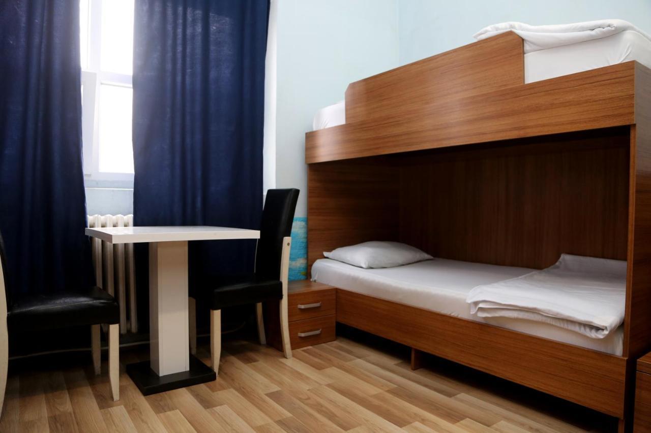 Moon Hostel Pristina Exterior photo
