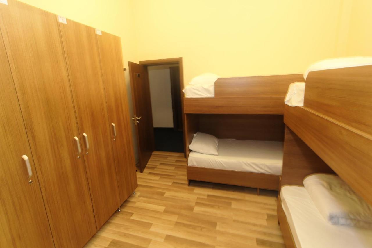 Moon Hostel Pristina Exterior photo